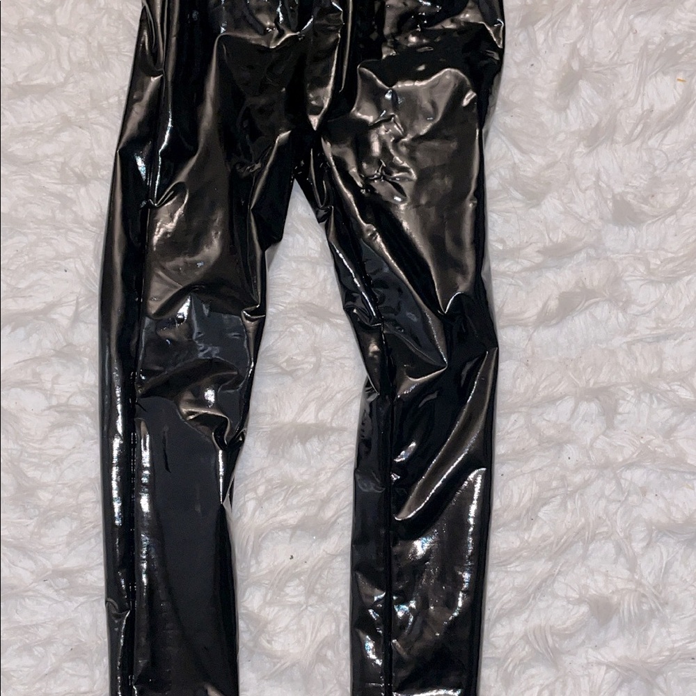 Super cute leather leggings